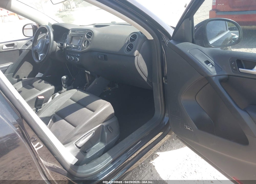 2015 VOLKSWAGEN TIGUAN VIN: WVGAV7AX2FW595316
