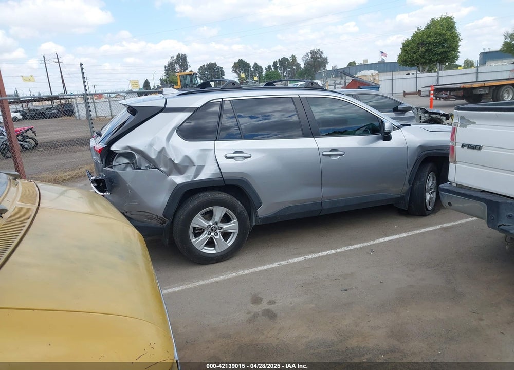 2021 TOYOTA RAV4 XLE VIN: 2T3W1RFV3MC142277