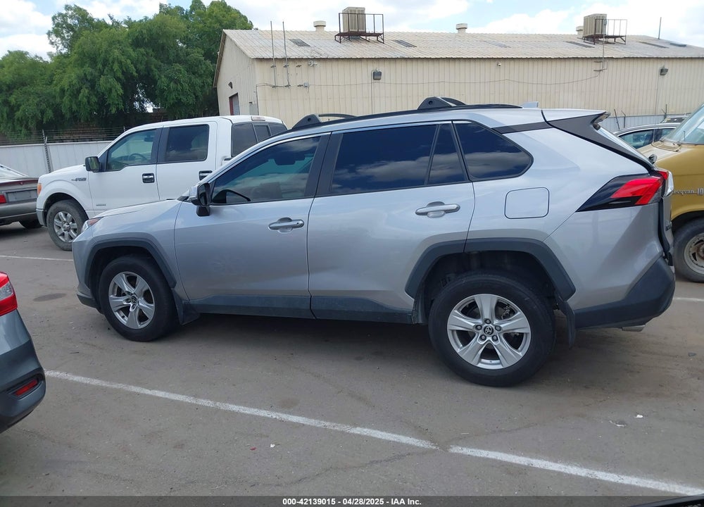 2021 TOYOTA RAV4 XLE VIN: 2T3W1RFV3MC142277