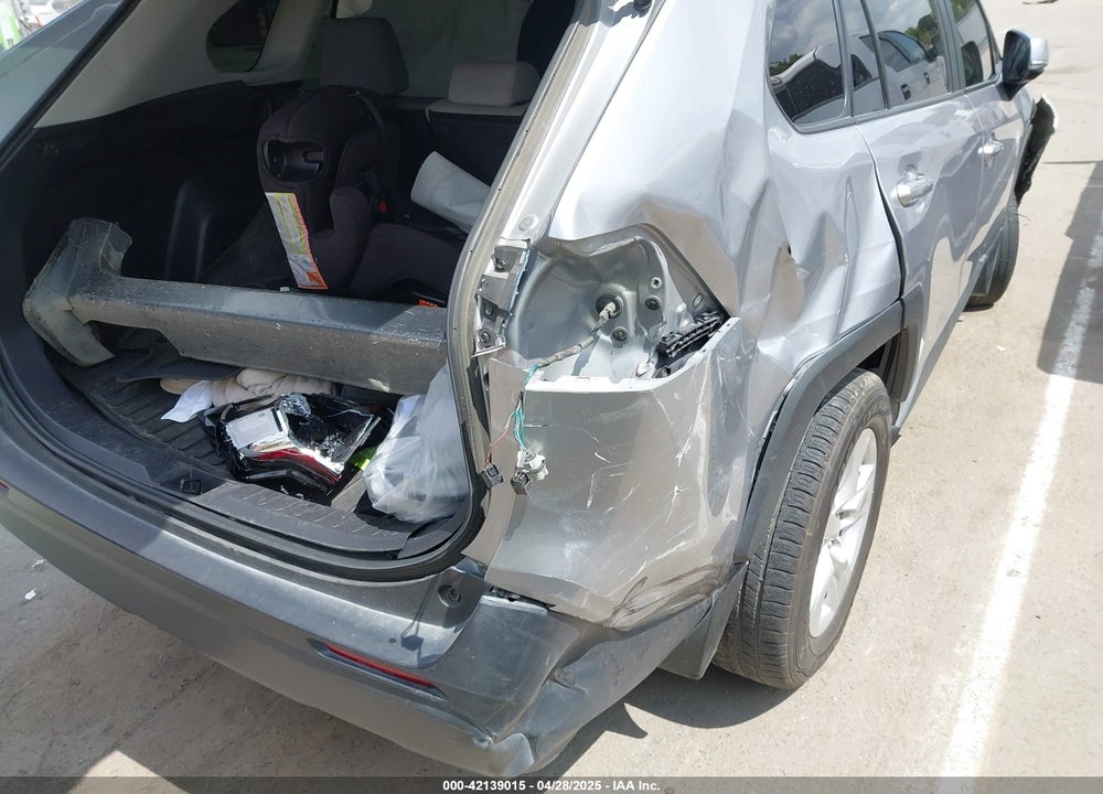2021 TOYOTA RAV4 XLE VIN: 2T3W1RFV3MC142277
