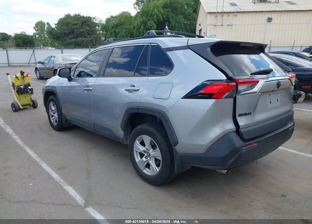 2021 TOYOTA RAV4 XLE VIN: 2T3W1RFV3MC142277