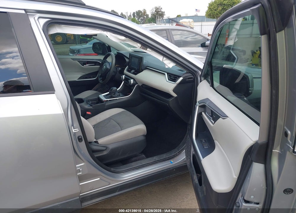 2021 TOYOTA RAV4 XLE VIN: 2T3W1RFV3MC142277