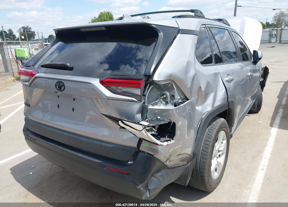 2021 TOYOTA RAV4 XLE VIN: 2T3W1RFV3MC142277