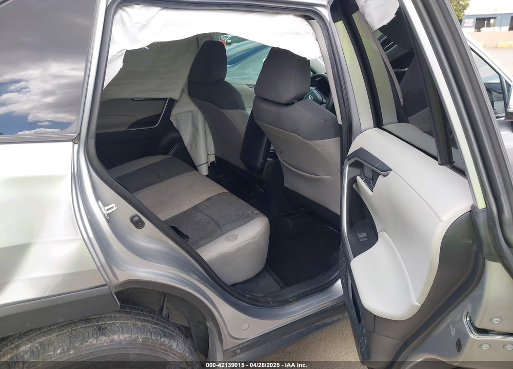 2021 TOYOTA RAV4 XLE VIN: 2T3W1RFV3MC142277