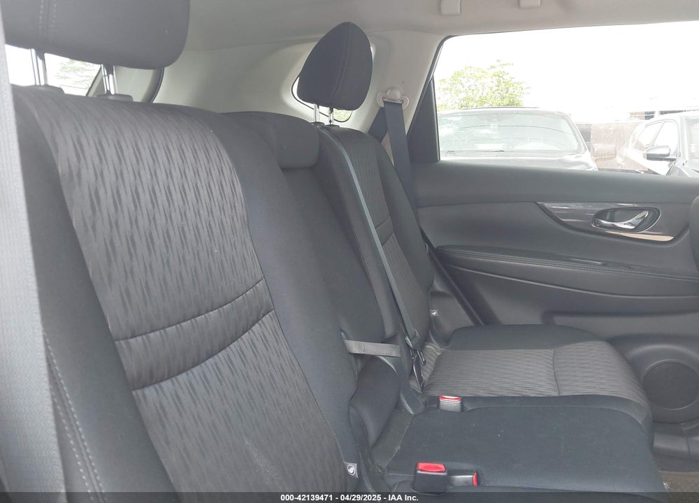 2018 NISSAN ROGUE VIN: 5N1AT2MT6JC803483