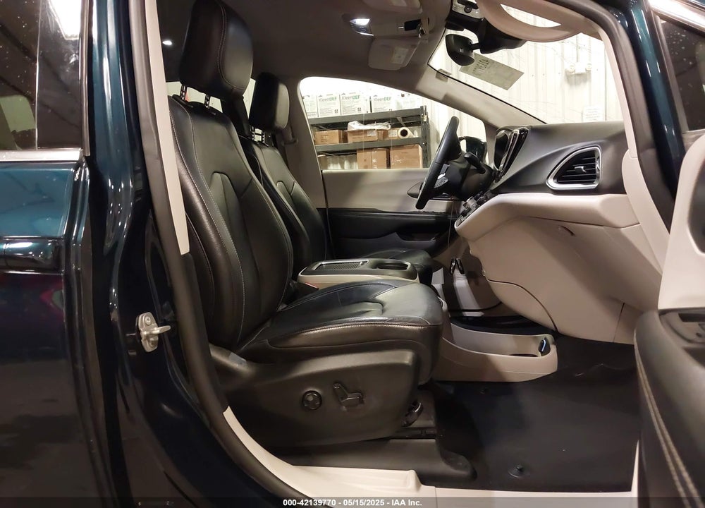2022 CHRYSLER PACIFICA TOURING L VIN: 2C4RC1BG6NR124723