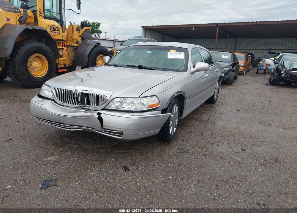 2005 LINCOLN TOWN CAR SIGNATURE LIMITED VIN: 1LNHM82W75Y670981