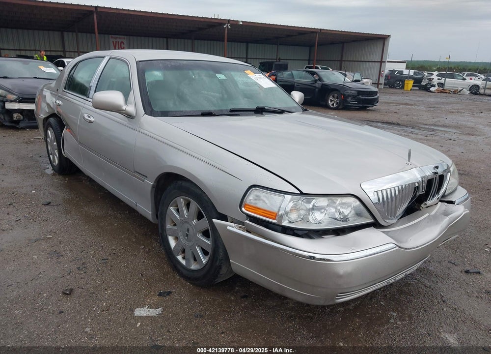 2005 LINCOLN TOWN CAR SIGNATURE LIMITED VIN: 1LNHM82W75Y670981