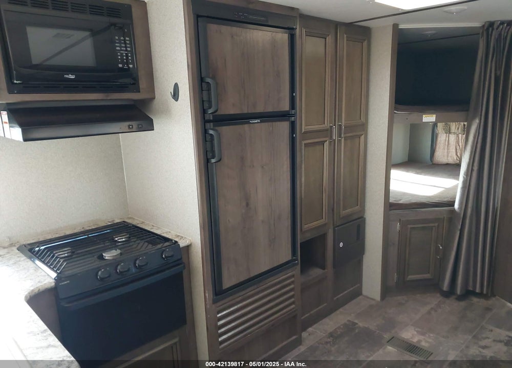 2018 KEYSTONE ULTRA LITE 30' TRAVEL TRAILER VIN: 4YDT26729JK413796