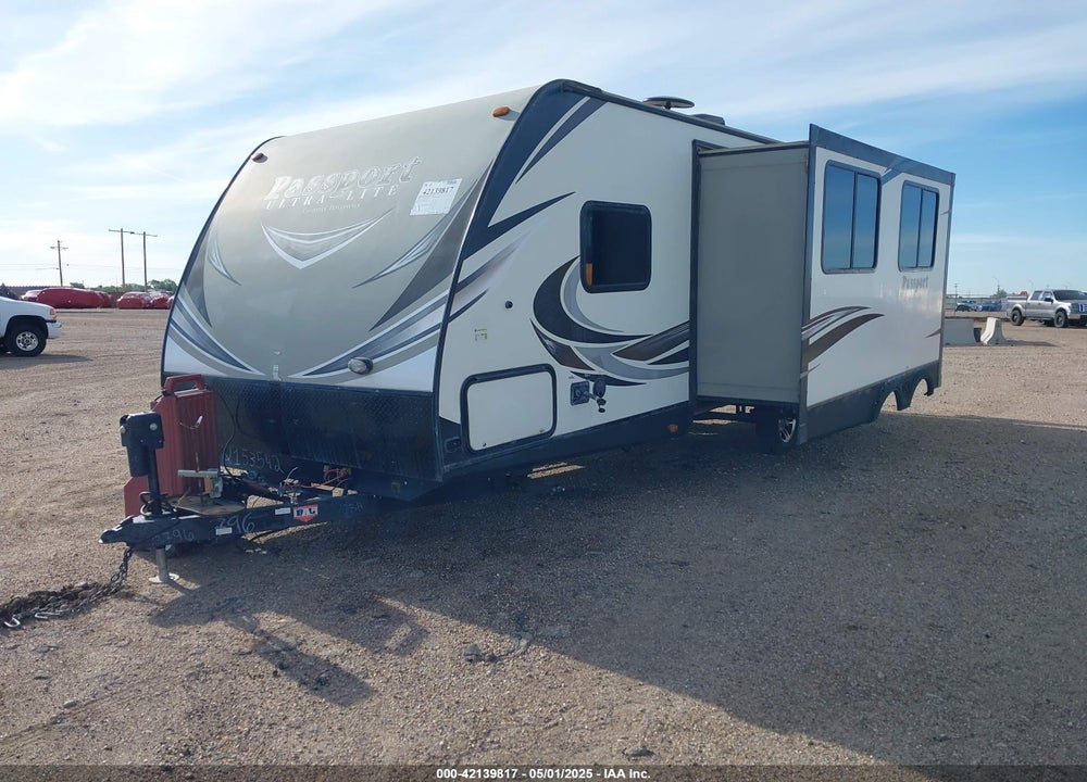 2018 KEYSTONE ULTRA LITE 30' TRAVEL TRAILER VIN: 4YDT26729JK413796