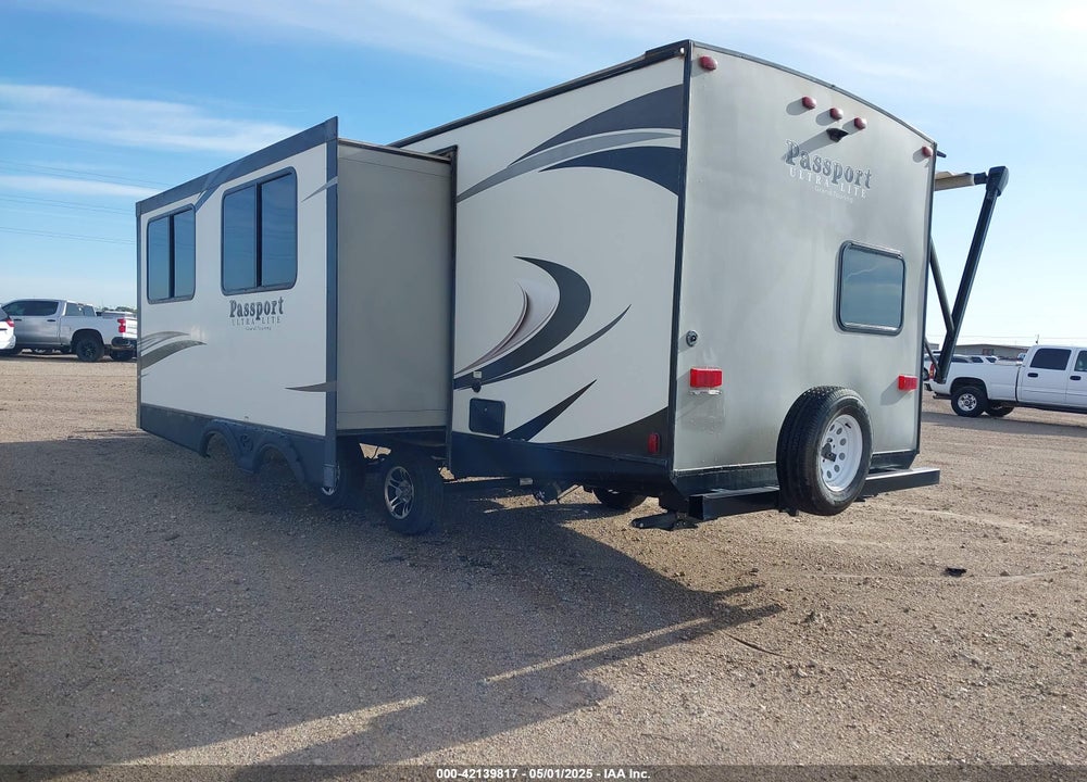 2018 KEYSTONE ULTRA LITE 30' TRAVEL TRAILER VIN: 4YDT26729JK413796