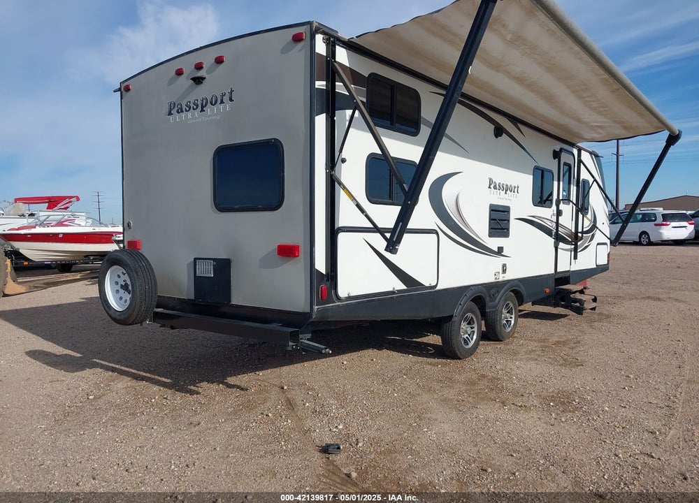 2018 KEYSTONE ULTRA LITE 30' TRAVEL TRAILER VIN: 4YDT26729JK413796