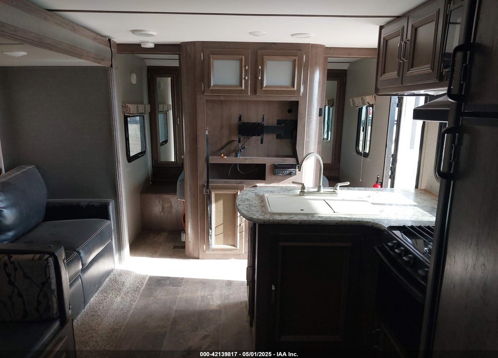 2018 KEYSTONE ULTRA LITE 30' TRAVEL TRAILER VIN: 4YDT26729JK413796