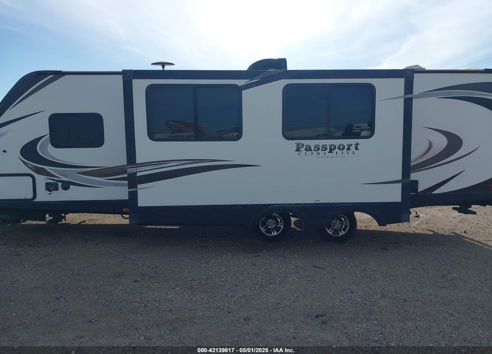 2018 KEYSTONE ULTRA LITE 30' TRAVEL TRAILER VIN: 4YDT26729JK413796