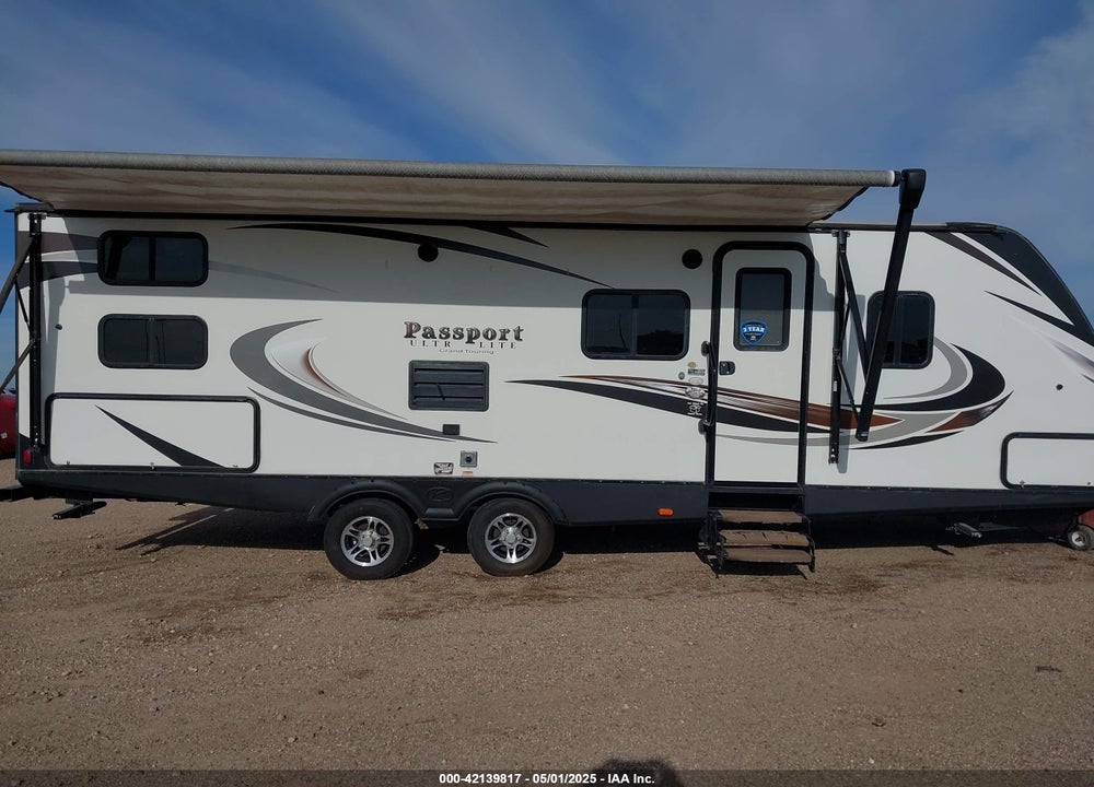 2018 KEYSTONE ULTRA LITE 30' TRAVEL TRAILER VIN: 4YDT26729JK413796