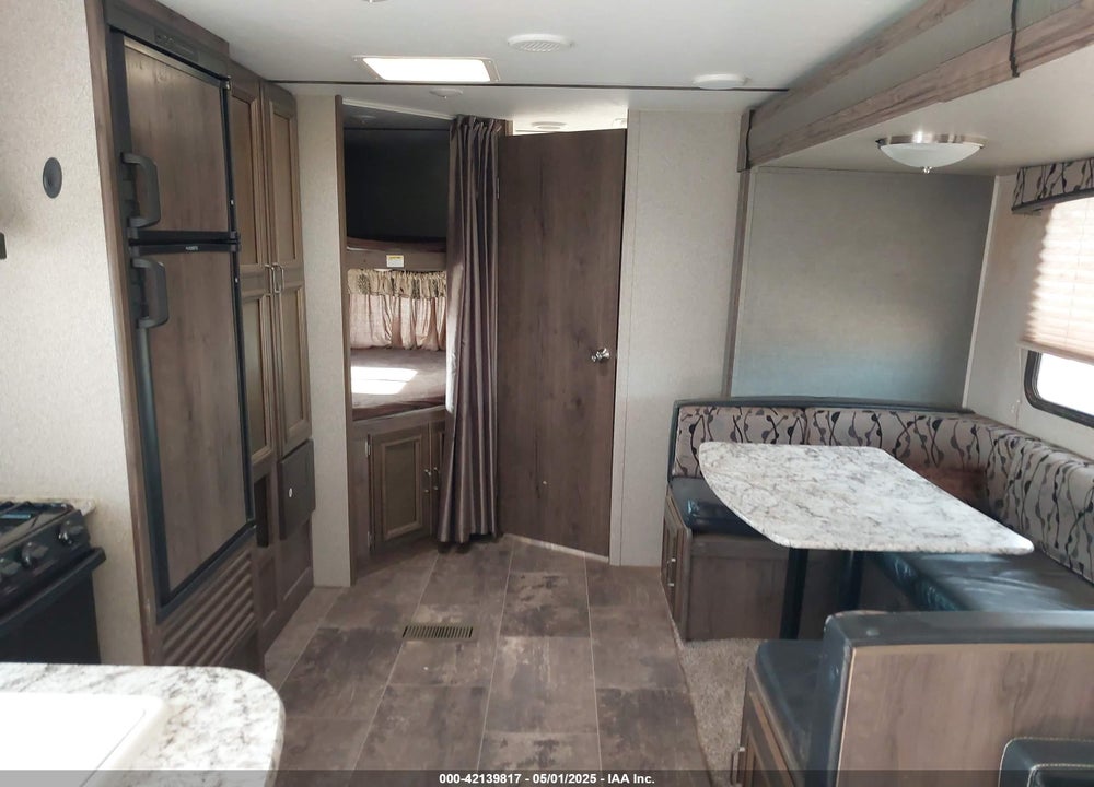 2018 KEYSTONE ULTRA LITE 30' TRAVEL TRAILER VIN: 4YDT26729JK413796