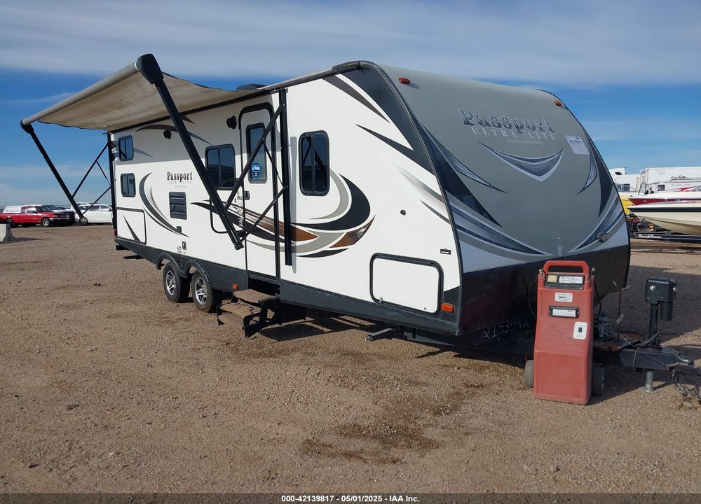 2018 KEYSTONE ULTRA LITE 30' TRAVEL TRAILER VIN: 4YDT26729JK413796