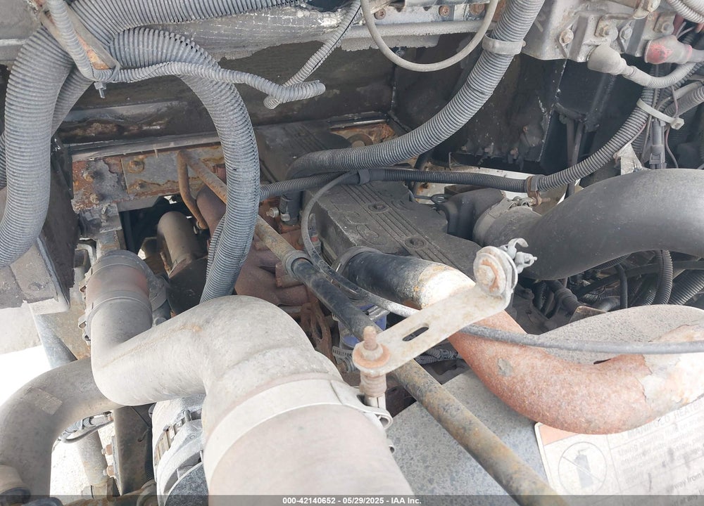 2001 FREIGHTLINER CHASSIS M LINE WALK-IN VAN VIN: 4UZAARBW81CH52325