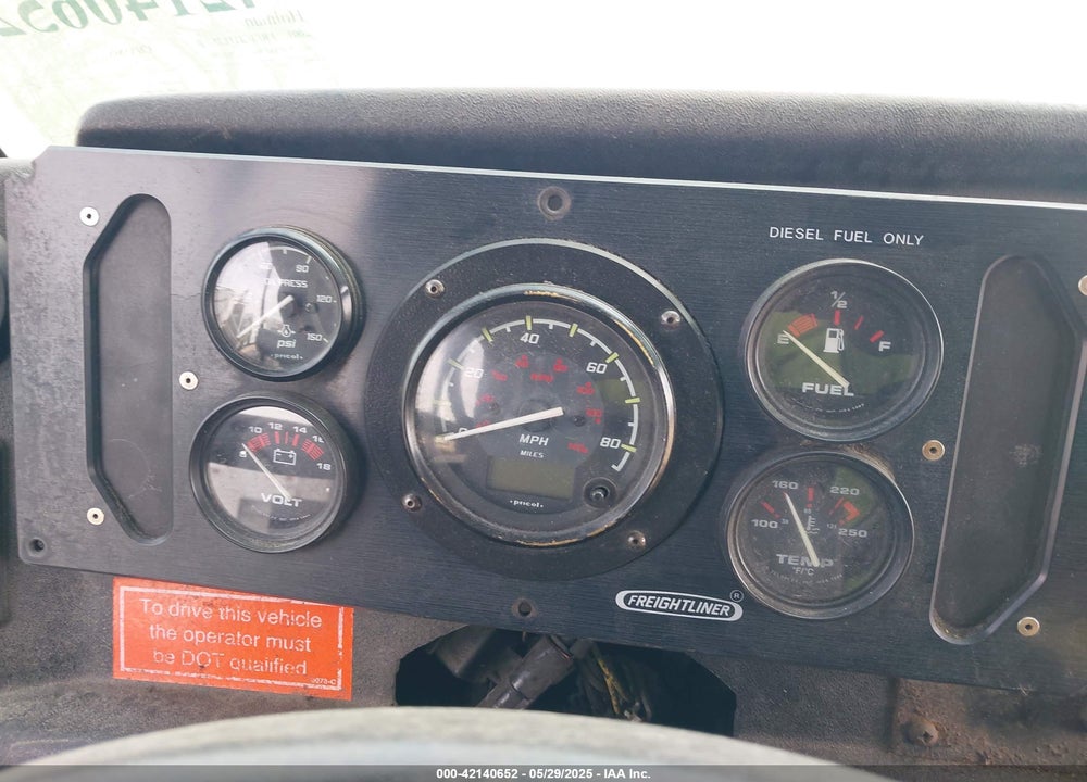 2001 FREIGHTLINER CHASSIS M LINE WALK-IN VAN VIN: 4UZAARBW81CH52325