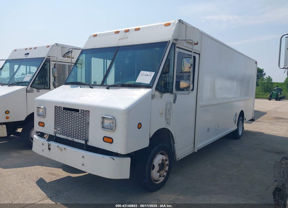 2001 FREIGHTLINER CHASSIS M LINE WALK-IN VAN VIN: 4UZAARBW81CH52325