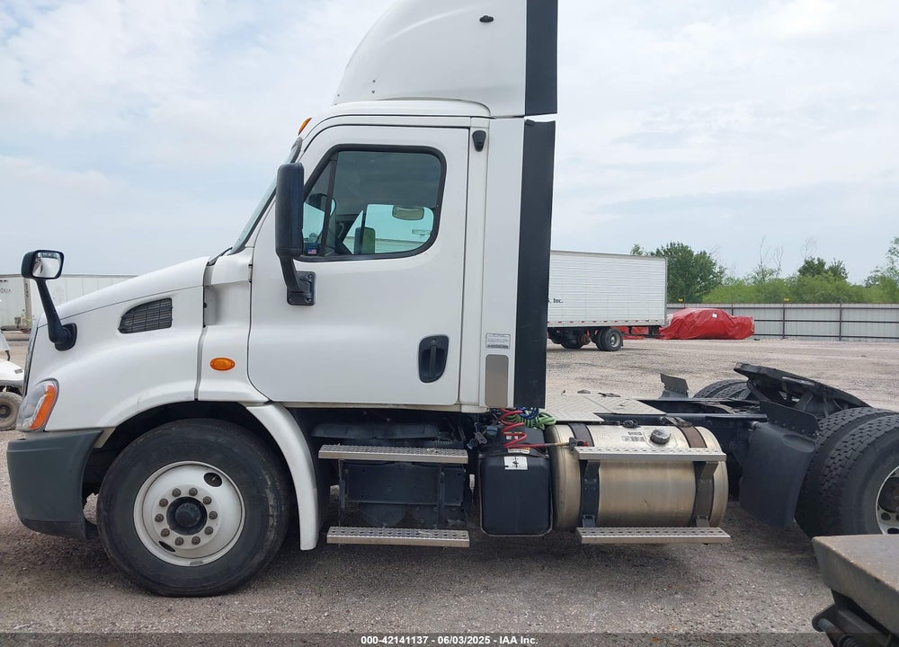 2016 FREIGHTLINER CASCADIA 113 VIN: 1FUBGAD44GLGU8646