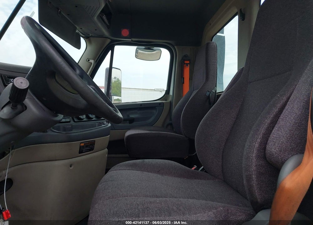 2016 FREIGHTLINER CASCADIA 113 VIN: 1FUBGAD44GLGU8646