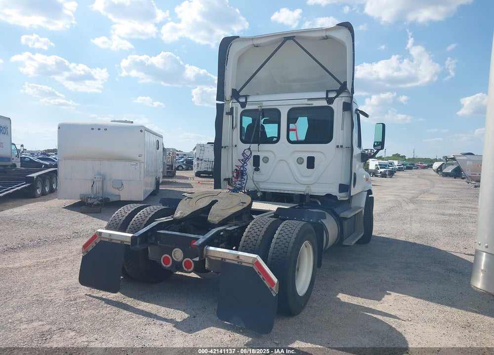 2016 FREIGHTLINER CASCADIA 113 VIN: 1FUBGAD44GLGU8646
