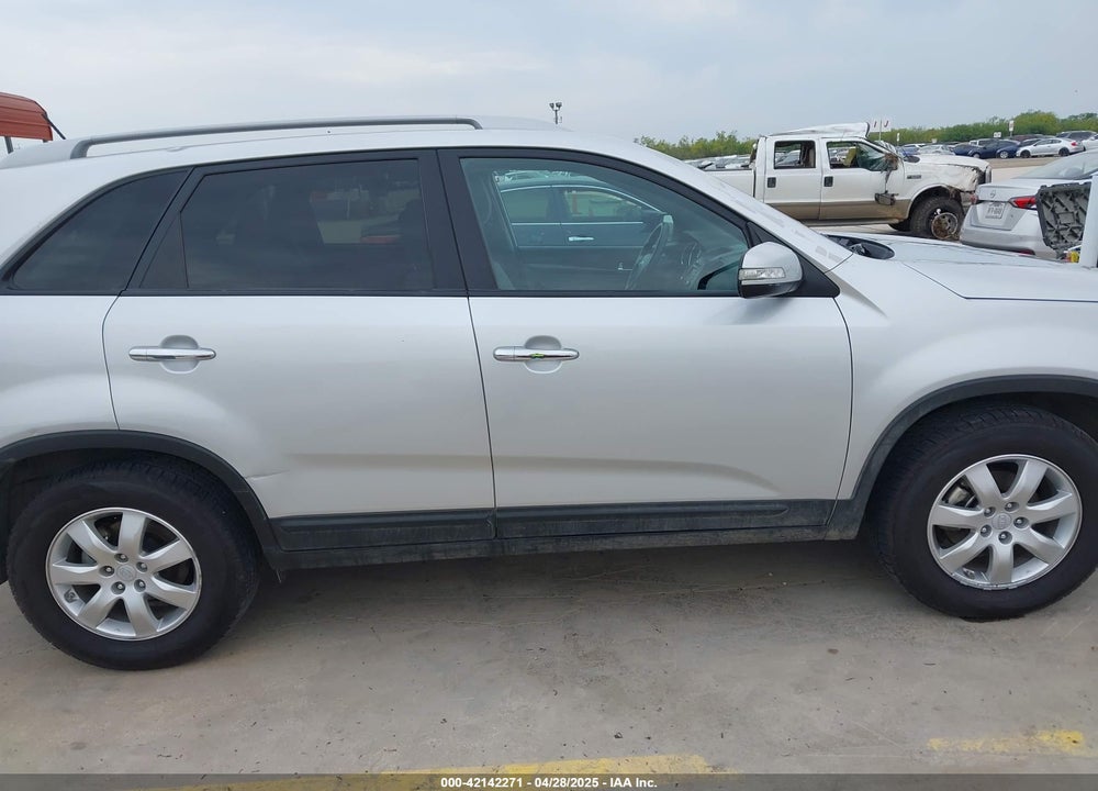 2011 KIA SORENTO LX V6 VIN: 5XYKT4A20BG164594