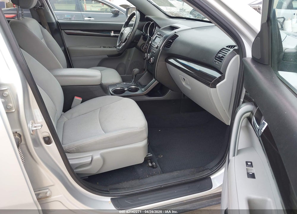 2011 KIA SORENTO LX V6 VIN: 5XYKT4A20BG164594
