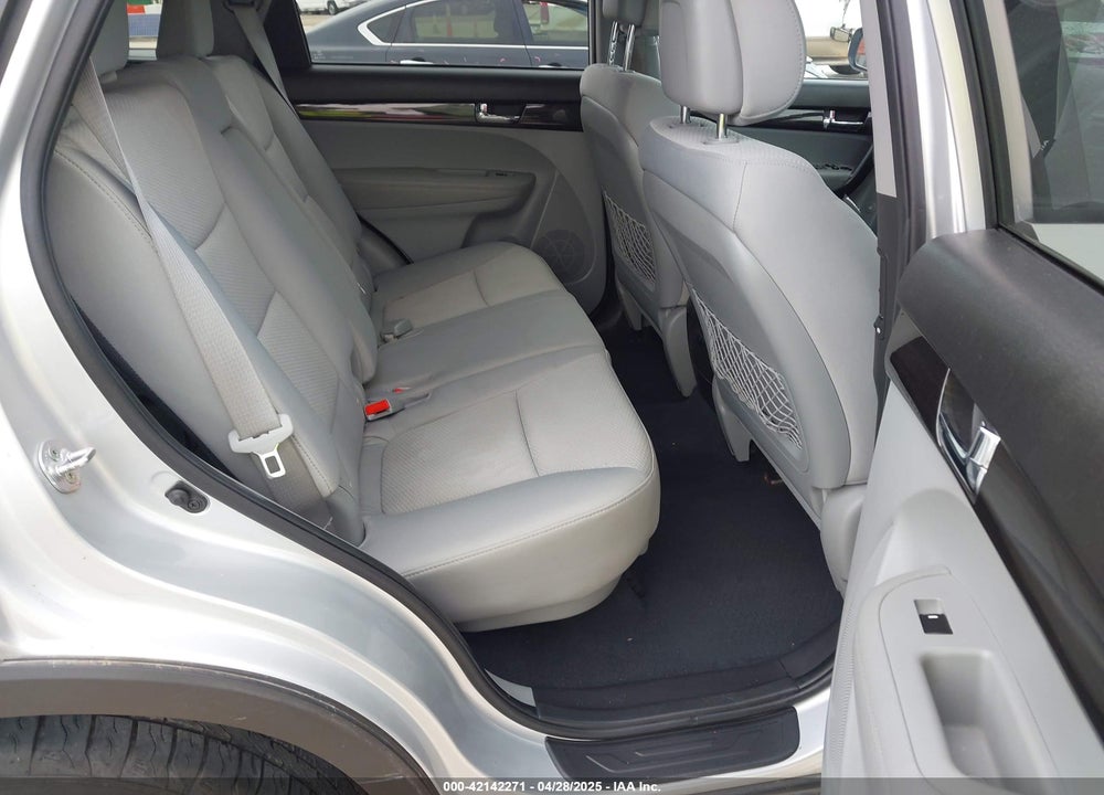 2011 KIA SORENTO LX V6 VIN: 5XYKT4A20BG164594