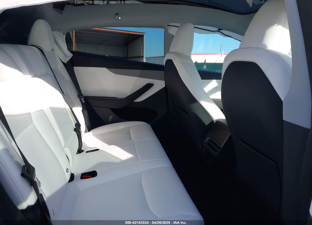 2026 TESLA MODEL Y LONG RANGE/LONG RANGE LAUNCH SERIES VIN: 7SAYGDEE3TA391421