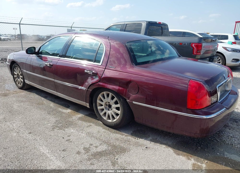 2006 LINCOLN TOWN CAR SIGNATURE VIN: 1LNHM81V06Y649934