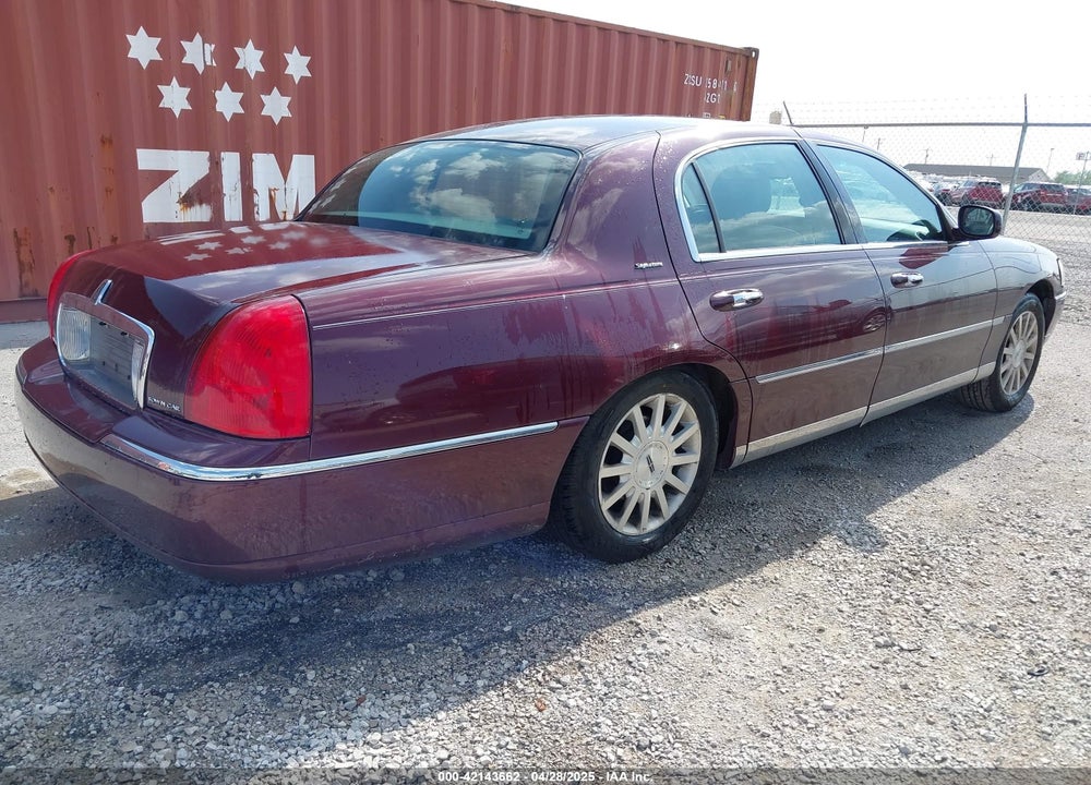 2006 LINCOLN TOWN CAR SIGNATURE VIN: 1LNHM81V06Y649934