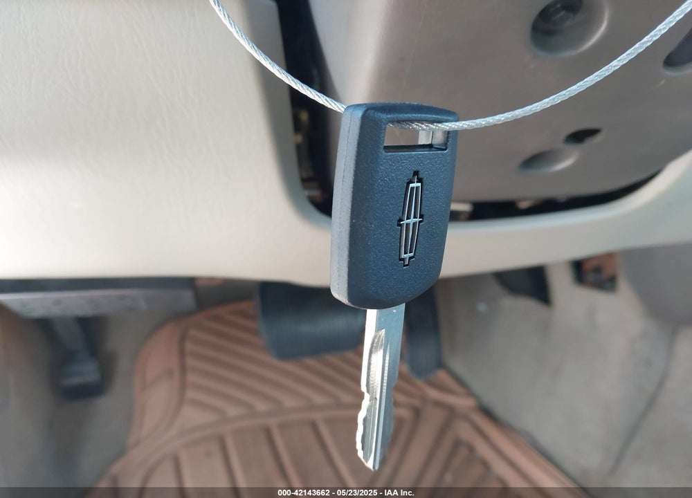 2006 LINCOLN TOWN CAR SIGNATURE VIN: 1LNHM81V06Y649934