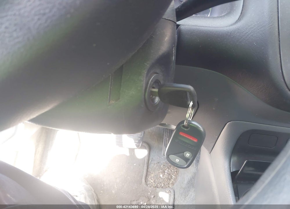 2005 HONDA CIVIC LX VIN: 2HGES165X5H611666