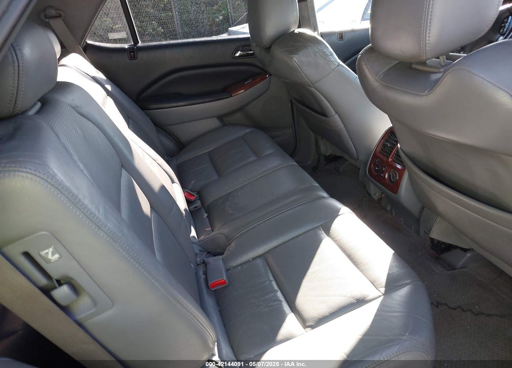 2005 ACURA MDX VIN: 2HNYD18615H526365