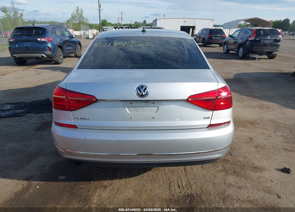 2016 VOLKSWAGEN PASSAT VIN: 1VWAT7A39GC014305