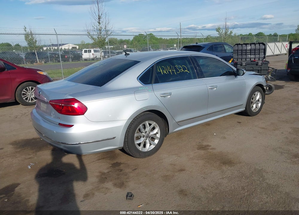 2016 VOLKSWAGEN PASSAT VIN: 1VWAT7A39GC014305