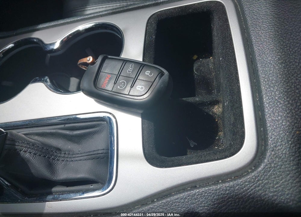 2019 JEEP GRAND CHEROKEE VIN: 1C4RJFAG8KC666043