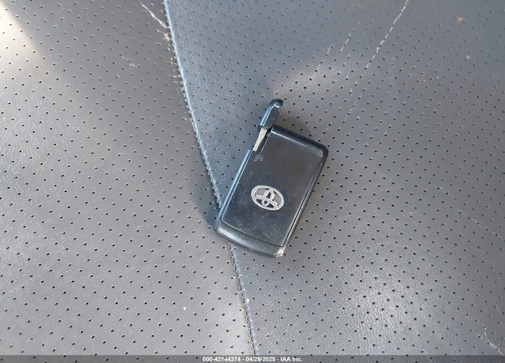 2008 TOYOTA PRIUS TOURING VIN: JTDKB20U483421246