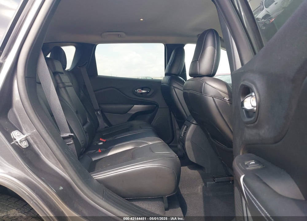 2019 JEEP CHEROKEE LATITUDE PLUS FWD VIN: 1C4PJLLB2KD333239