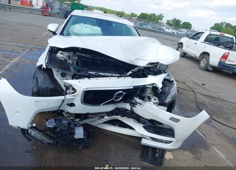 2018 VOLVO S90 VIN: LVY982MK6JP016485