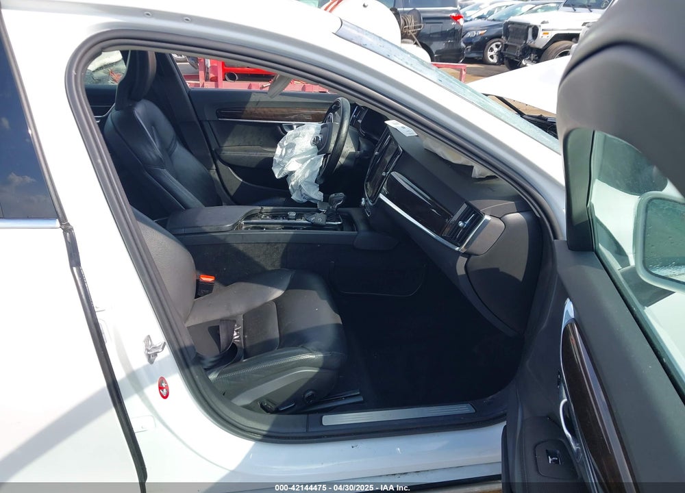 2018 VOLVO S90 VIN: LVY982MK6JP016485