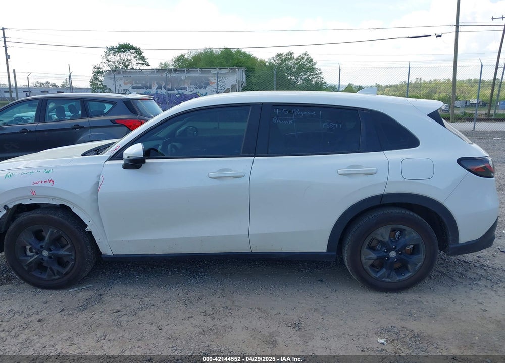 2025 HONDA HR-V VIN: 3CZRZ1H33SM706505