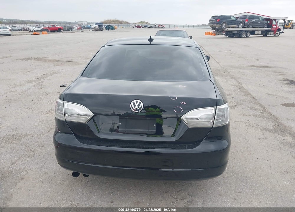 2014 VOLKSWAGEN JETTA VIN: 3VWD17AJ7EM388375