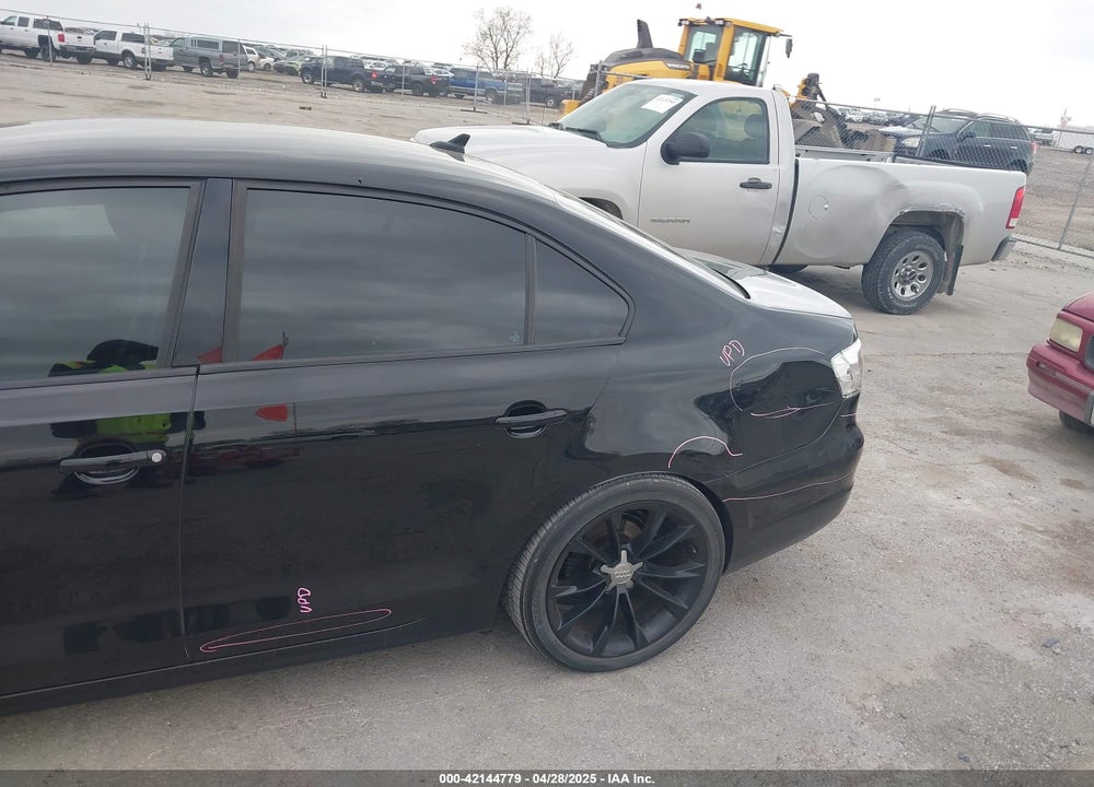2014 VOLKSWAGEN JETTA VIN: 3VWD17AJ7EM388375