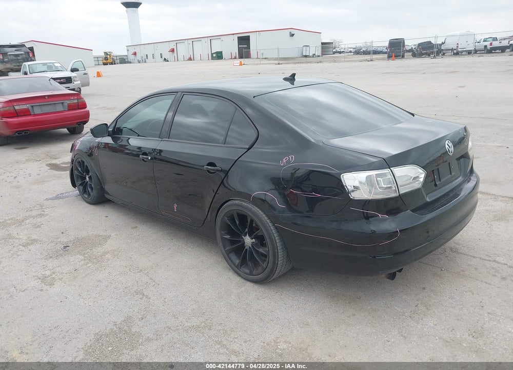 2014 VOLKSWAGEN JETTA VIN: 3VWD17AJ7EM388375
