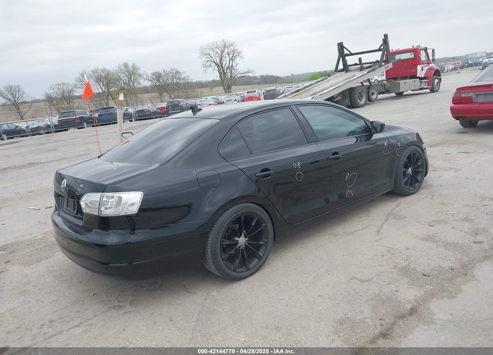 2014 VOLKSWAGEN JETTA VIN: 3VWD17AJ7EM388375