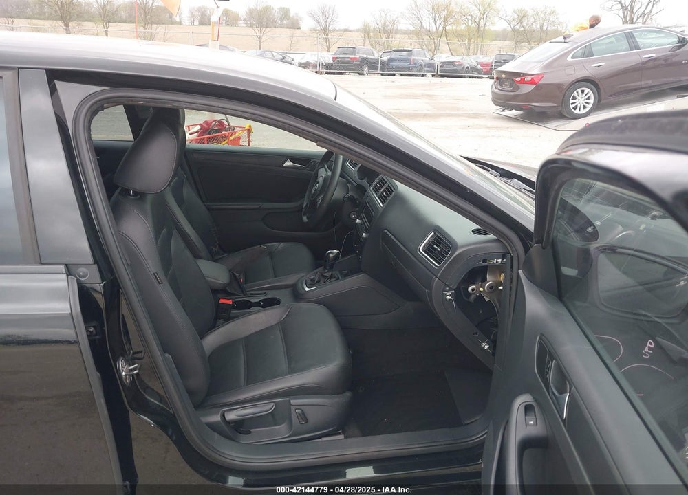 2014 VOLKSWAGEN JETTA VIN: 3VWD17AJ7EM388375