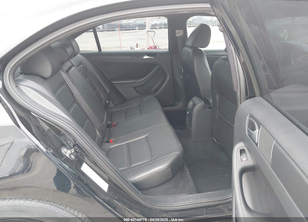 2014 VOLKSWAGEN JETTA VIN: 3VWD17AJ7EM388375